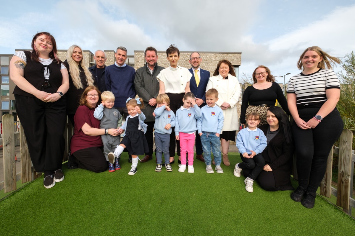 Paige, Lennon, Joshua, Darcie, Axel and Lacie meet Cllrs Cowan, G Barton, Boyd, Douglas and Ingram with Julie Clelland and staff from the ECC