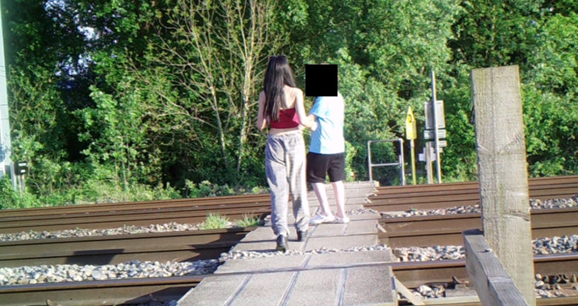 Unsafe behaviour at Wantage Rd level crossing 2- May 2025