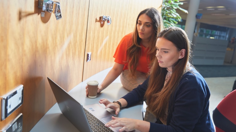 E.ON leads the way on new government AI apprenticeship, strengthening digital and green skills for the energy transition