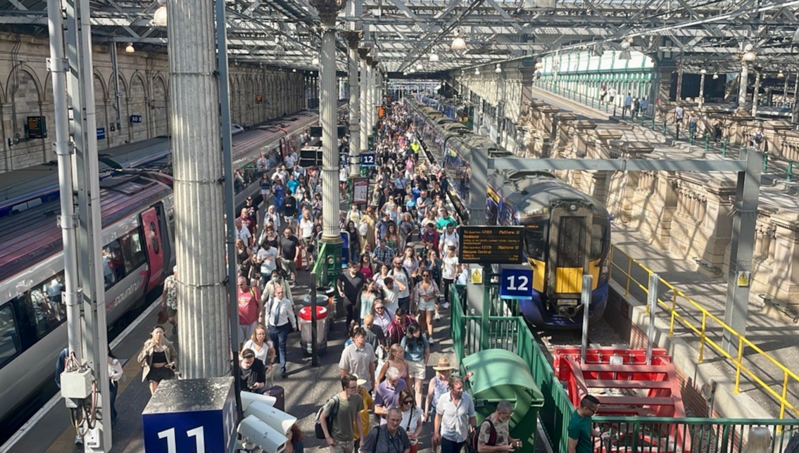 Edinburgh Waverley-12