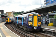 Class 377 train pulls into Rochester station: Class 377 train pulls into Rochester station