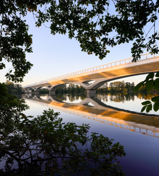 HS2 Colne Valley Viaduct - Korda Lake View 2 Dusk (C) Grimshaw Hufton Crow
