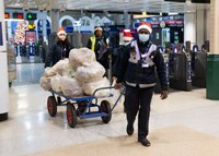 Southeastern and Network Rail staff worked through Christmas Eve to deliver food to lorry drivers stuck in Kent (with high-res photography): 10905 0038 -