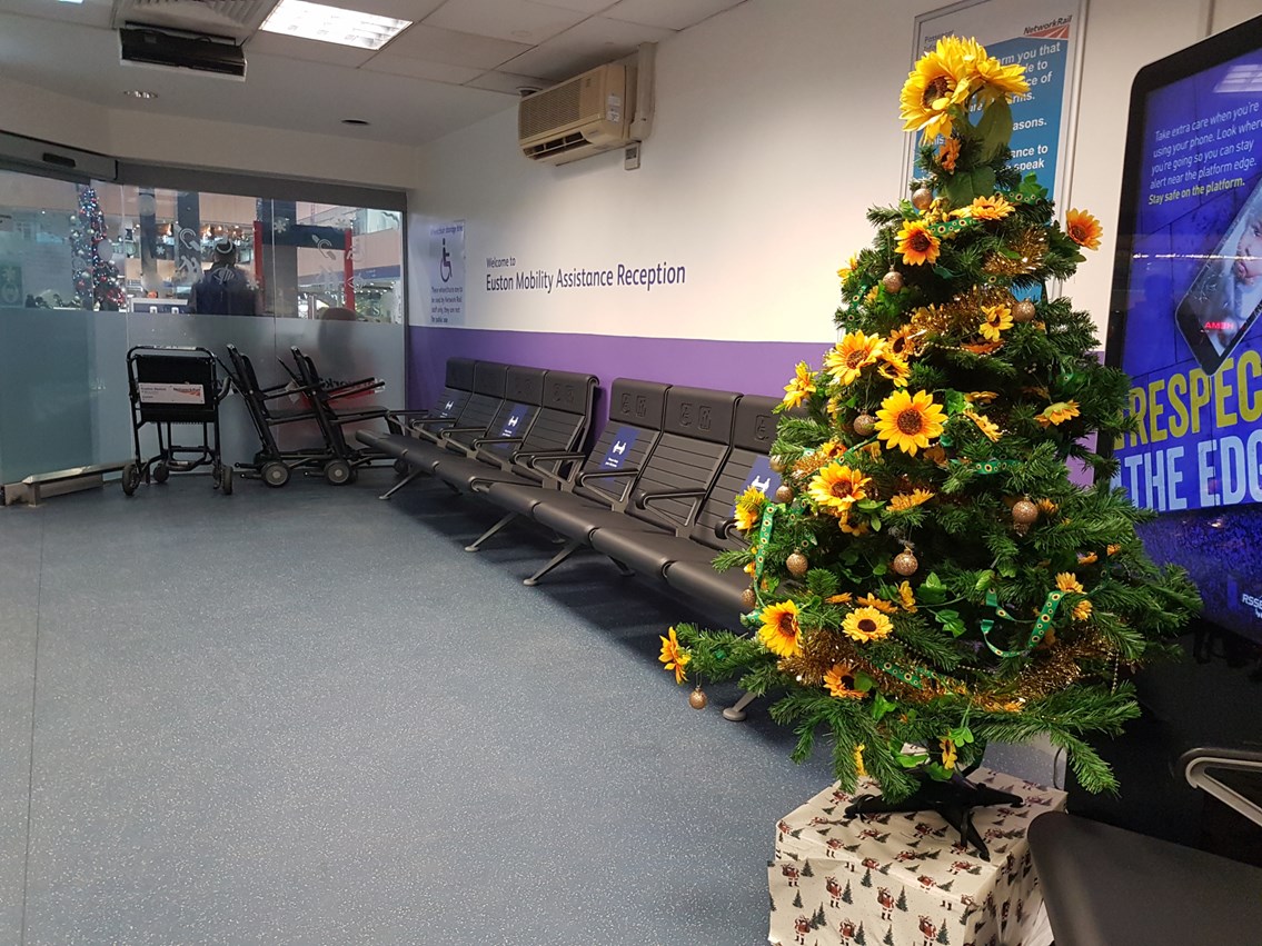 Euston station 'sunflower' Christmas tree reverse angle