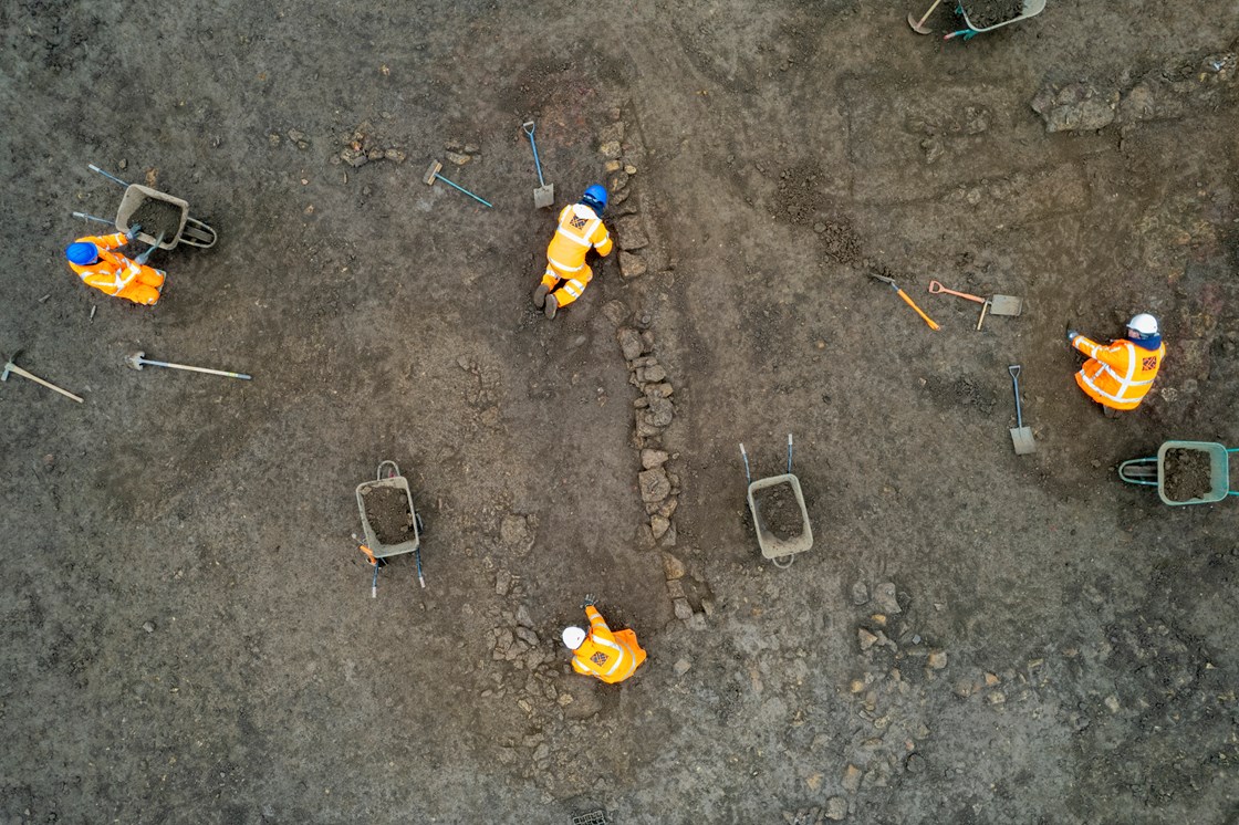 Archaeological excavation of Roman Trading Settlement, Blackgrounds, South Northamptonshire-14: Image of archaeologists excavating a wealthy Roman trading settlement, known as Blackgrounds, in South Northamptonshire. 

Tags: Archaeology, Roman, Northamptonshire, Phase One, History, Heritage