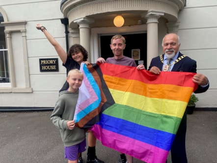 Jet (age 10), Gracie (age 16), and Ben Cole from Bedazzle with Deputy Mayor LS