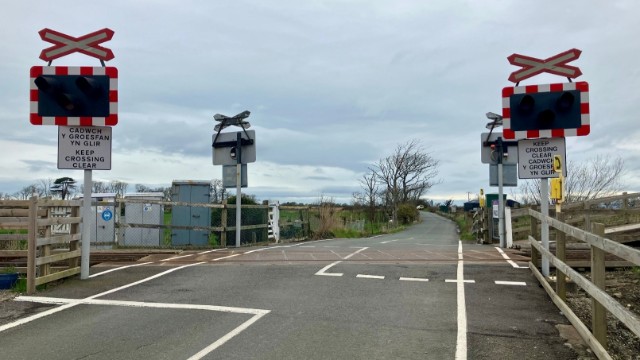 Level crossing safety plea to North Wales holidaymakers as Easter getaway begins: Talwrn Bach Level Crossing, Llanbedr, Wales