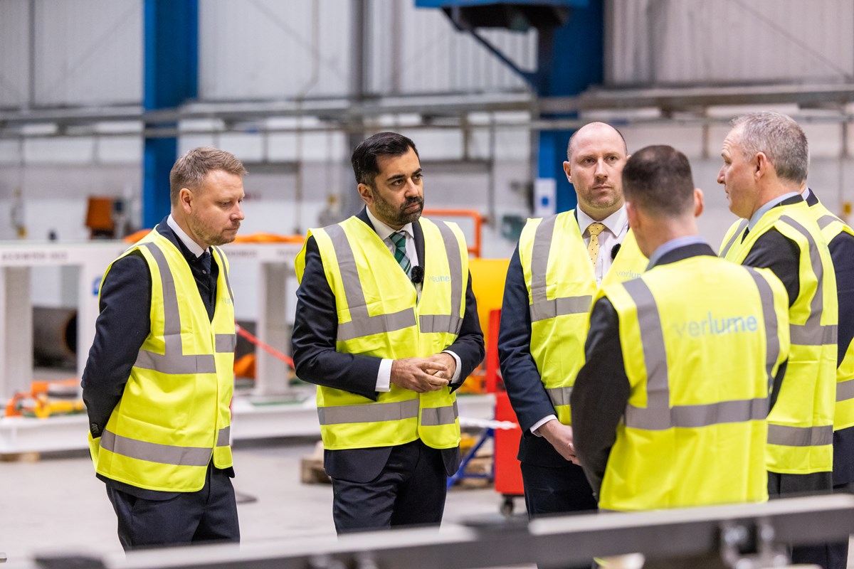 (l-r) Verlume CEO Richard Knox, First Minister Humza Yousaf, Cabinet Secretary for Wellbeing Economy, Fair Work and Energy Neil Gray and (side on) Scottish Enterprise Chief Executive Adrian Gillespie.