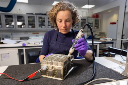 Conservator Diana de Bellaigue removes tarnish from the Mary, Queen of Scots casket. Copyright Duncan McGlynn (5)