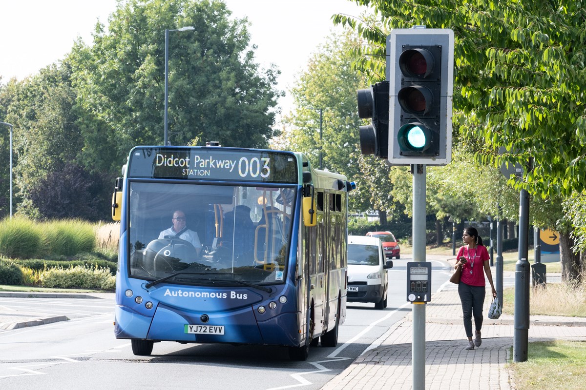 Switch autonomous bus at Milton Park with customer