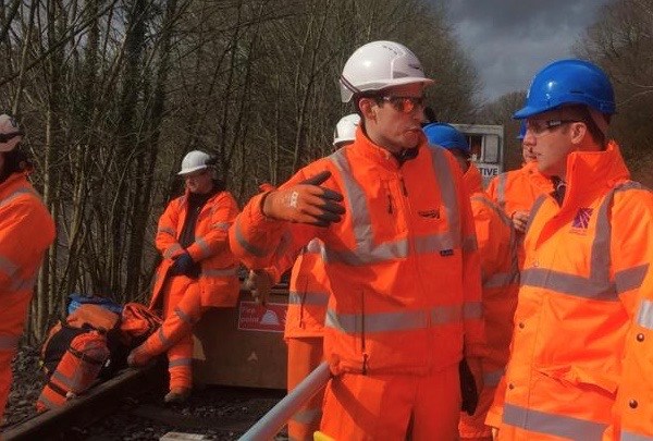 Michael Matheson visits site of storm-damaged Dumfries rail line: 5424f38f-bc92-4ac6-86ab-0dc84f613ddf