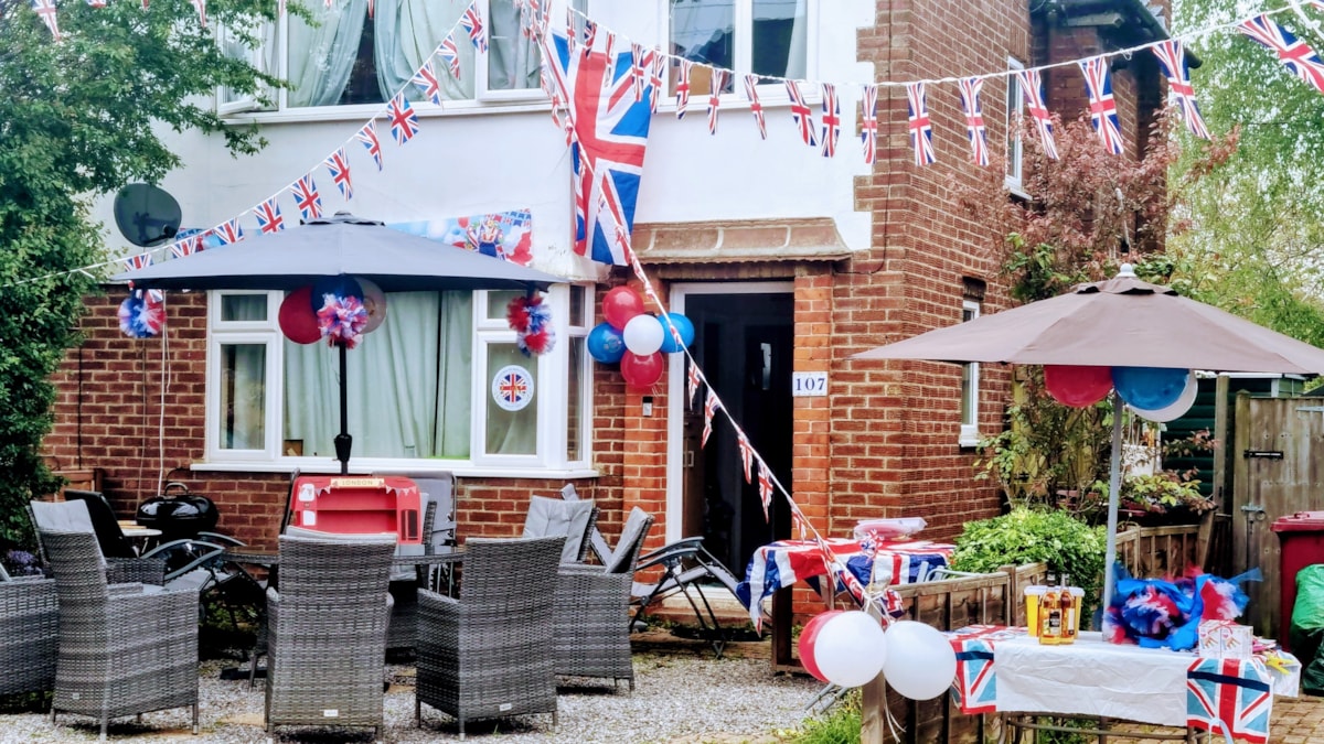 streetparty-2 cropped