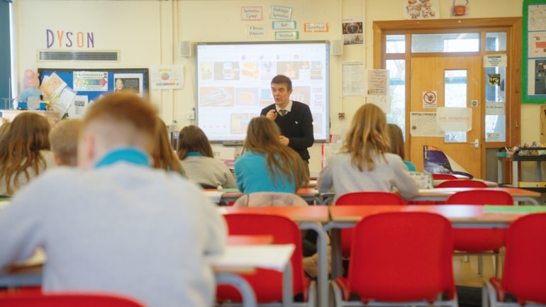 Applications open for Welsh-speaking teachers looking to switch to secondary schools
