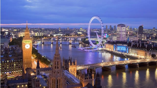 Record numbers of visitors come to London : 67898-640x360-tourism_ns.jpg