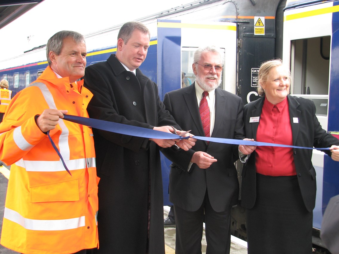 Robbie Burns, Western Route Director - Network Rail; Tom Harris, Rail Minister; Doug Naysmith MP; Alison Forster, Managing Director - First Great Western: Cutting the ribbon on Bristol Parkway Platform 4