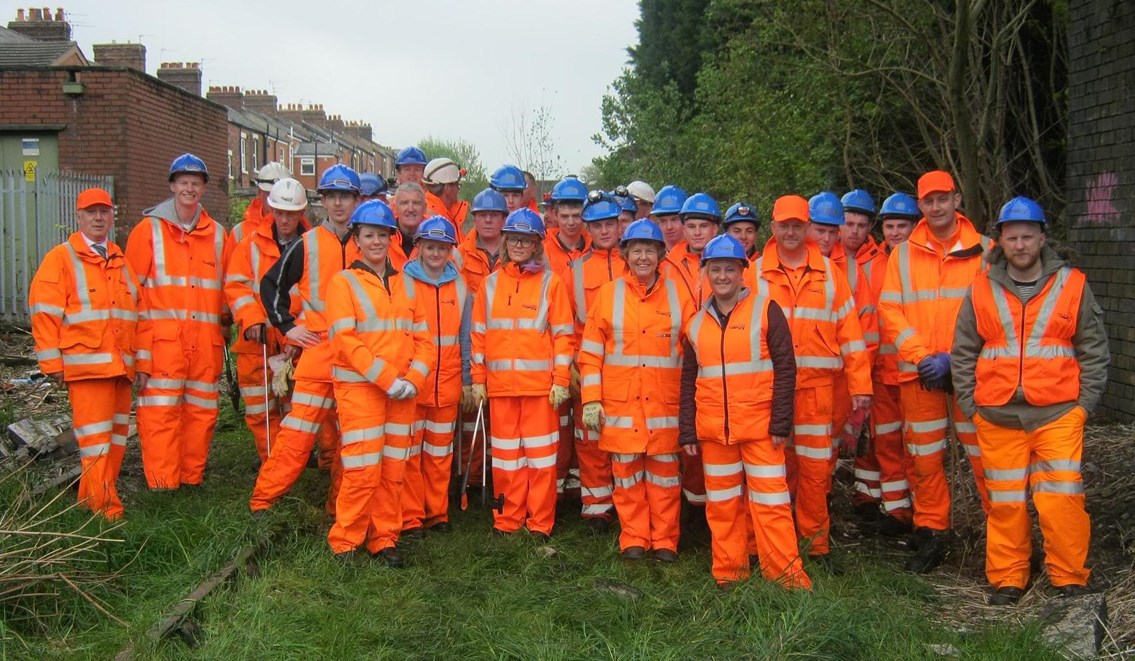 Volunteers from Network Rail, Preston City Council, AMCO, TES 2000 and Lancashire Probation