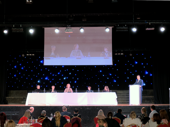 “Together We Will Make Smoking History in Oldham”: Room