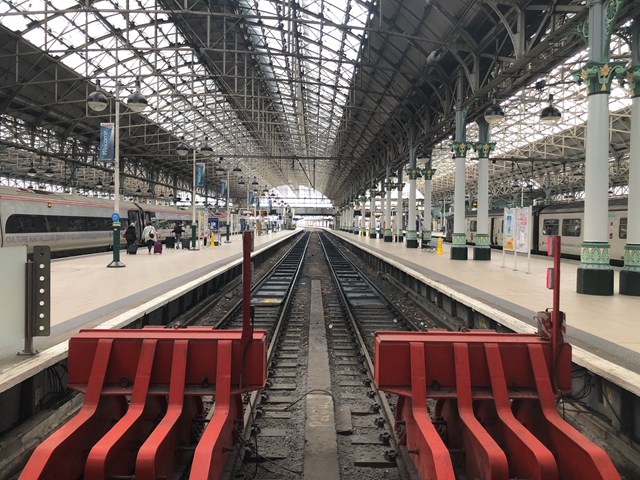 Manchester Piccadilly buffers and platform