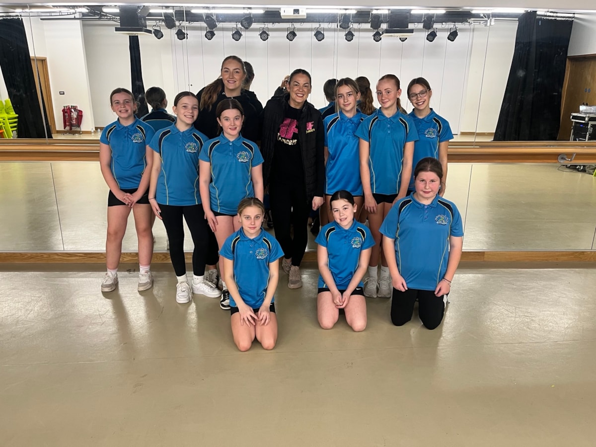 Us Girls Nov 2025 2 - Ni Ferched Tachwedd 2025 2