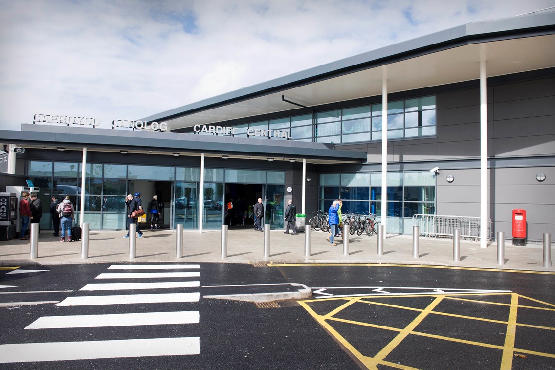 Wales Office Minister visits new entrance which gives passengers more room at Cardiff Central station: Cardiff Central station new south-side entrance