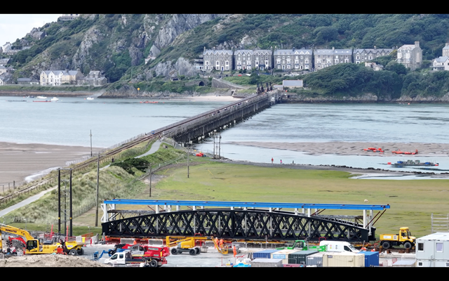 New span with viaduct backdrop Barmouth: New span with viaduct backdrop Barmouth