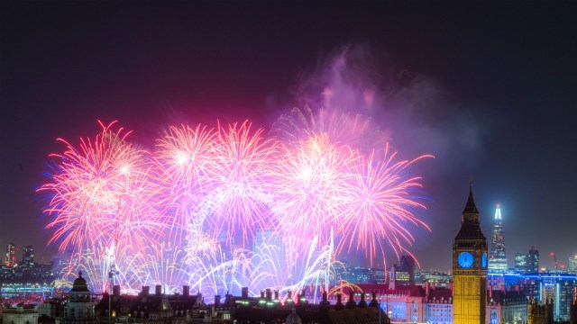 London Fireworks 2016 / 2017 - New Year's Eve Fireworks - BBC One