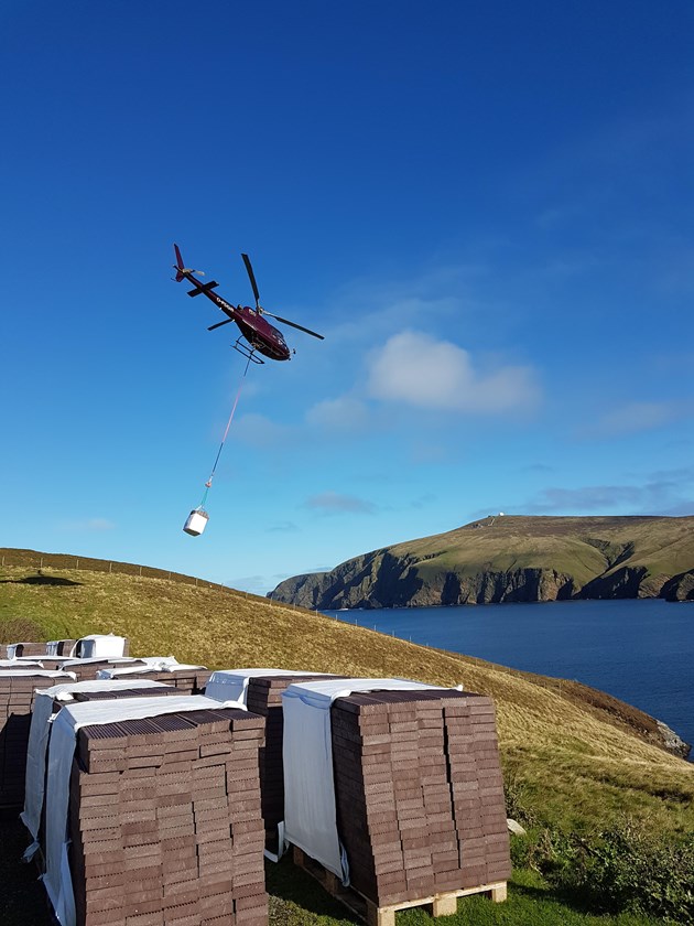 Helicopter lifts for the new boardwalk ©Juan Brown/NatureScot