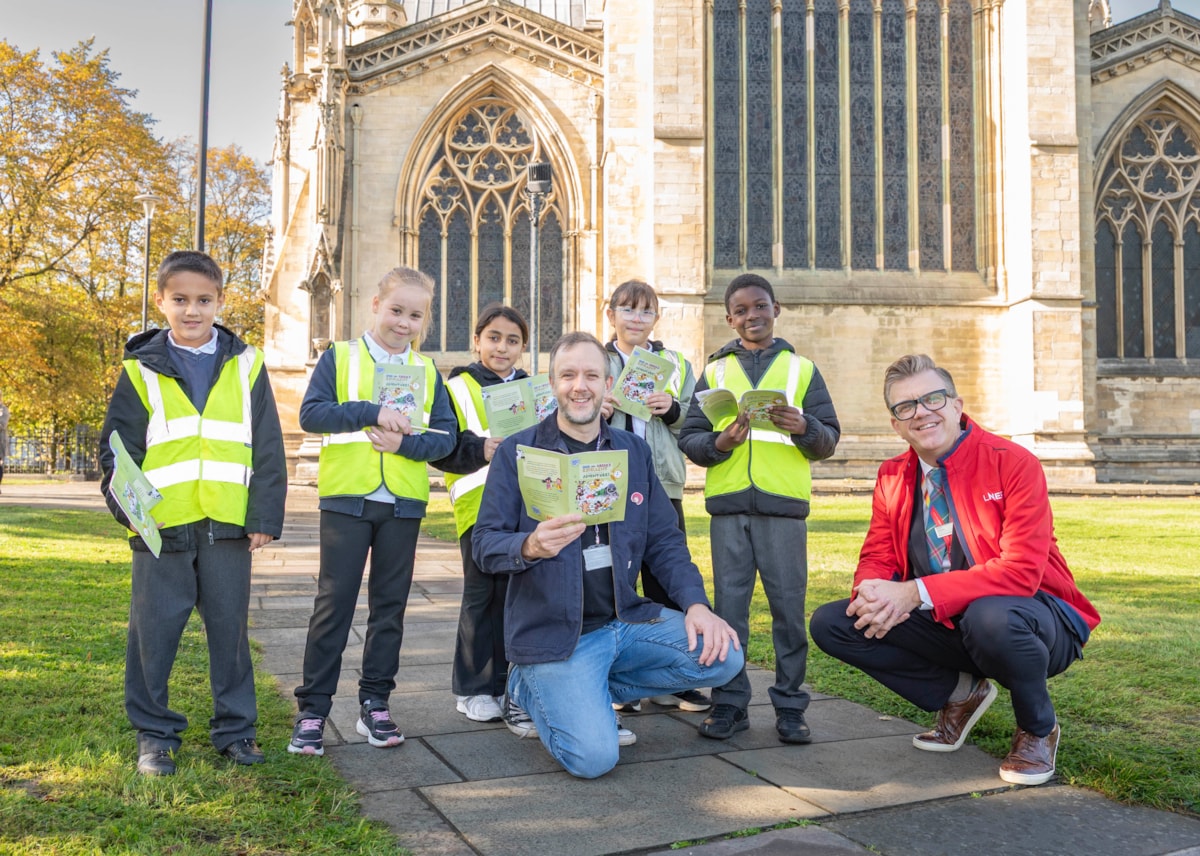Stuart Thomas, LNER, Phil Sheppard, NLT, and children from Atlas Academy, Doncaster Story Quest (1)