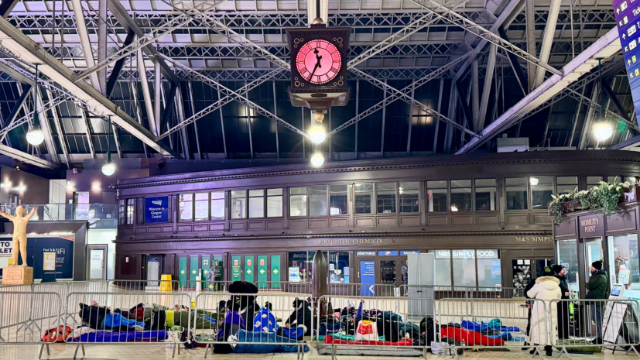 Network Rail and the Railway Children charity raise over £130,000 which will be used to help the thousands of vulnerable children who use the railway every year: Glasgow Central bigstationsleepout 24