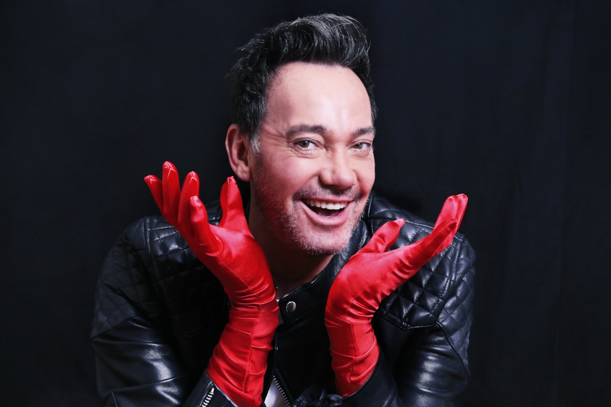 craig revel horwood - tour shot