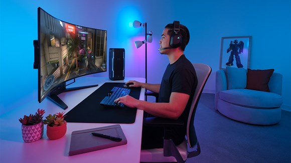 È tempo di piegare le regole: il monitor OLED gaming con curvatura regolabile CORSAIR XENEON FLEX 45" è ora disponibile per il preordine al prezzo di 2.399 €: XENEON FLEX 02