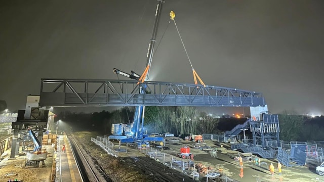 92-tonne bridge lifted into place at Eaglescliffe station: Eaglescliffe bridge lift