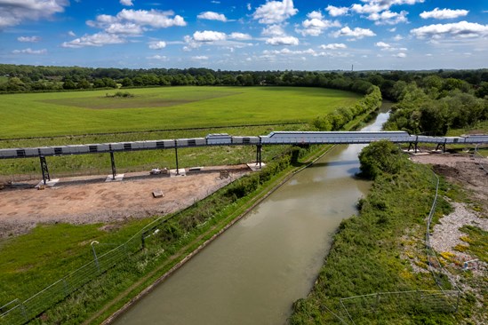 HS2 conveyor removes over 30,000 lorry journeys from Warwickshire roads: HS2 conveyor over the Grand Union canal takes lorries off local roads