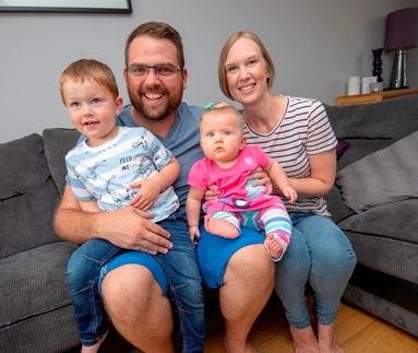 Dad uses earphones for tot's delivery: Cox family