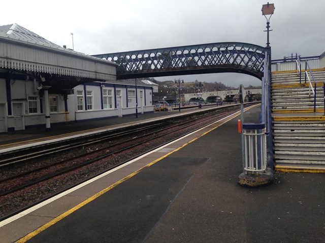 Stirling Station platfrom 6&9 footbridge