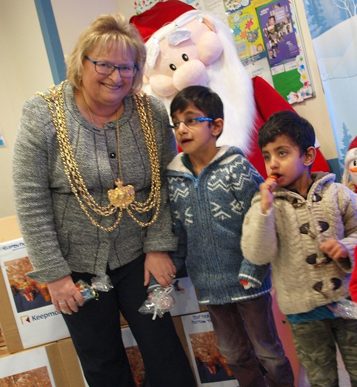 Housing regeneration project delivers Christmas cheer to children’s ward: lmlittlecupsofcheer.jpg