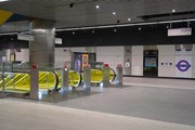 TfL Image - Canary Wharf Elizabeth line station transfers to TfL - concourse
