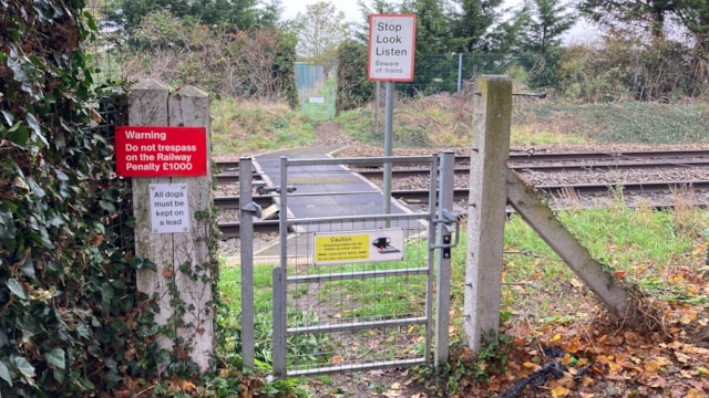 Safety reminder as timetable change means Sunday trains through village: Shiregate No.10 footpath Metheringham