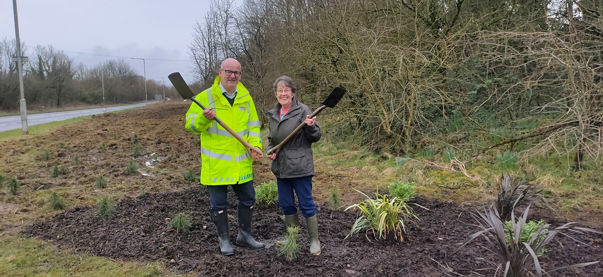 Councillor Shaun Turner and Councillor Carole Haythornthwaite planted the 500th tree