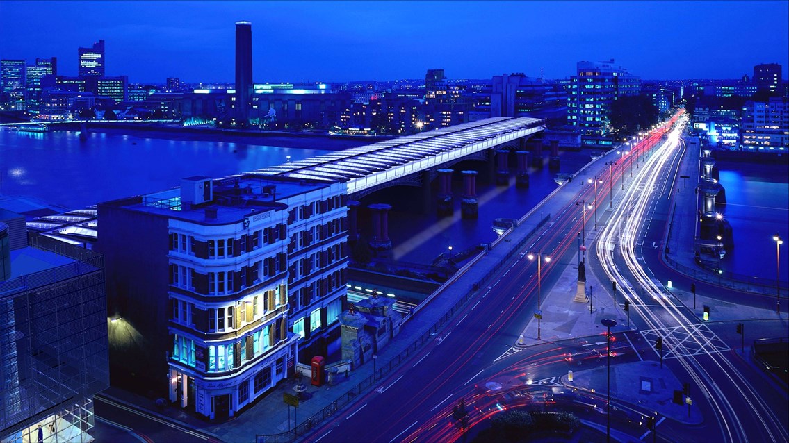 NETWORK RAIL SETS OUT TIMETABLE FOR THAMESLINK COMPLETION: Blackfriars station at night