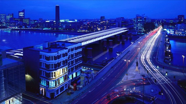 NETWORK RAIL SETS OUT TIMETABLE FOR THAMESLINK COMPLETION: Blackfriars station at night