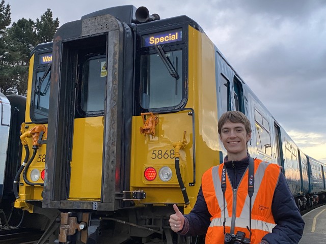 Thumbs up from Francis Bourgeois at cab end of 455-868