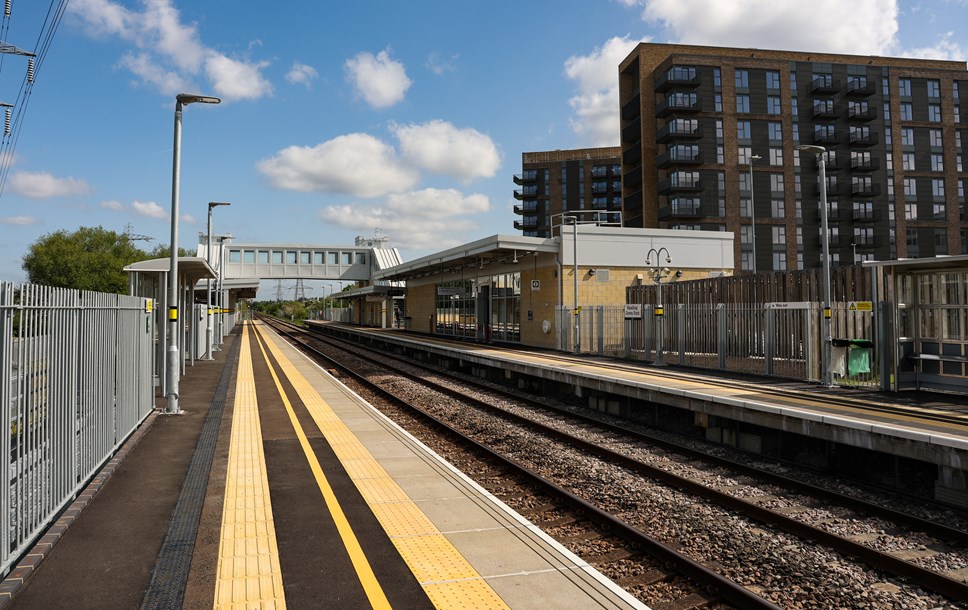 SWNS READING GREEN PARK 29 | GWR News