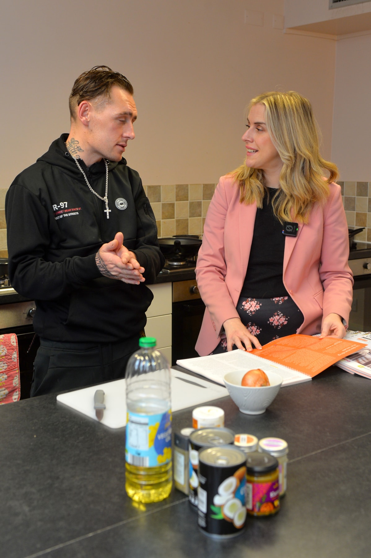 Minister for mental health and wellbeing Sarah Murphy at a cookery class Barod in Swansea 3