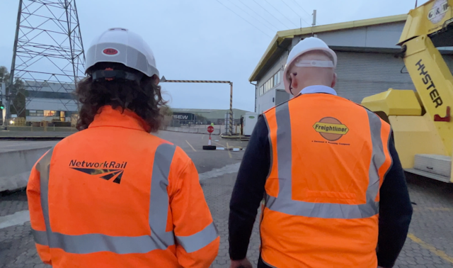 Merry Freightmas - Network Rail and Freightliner: Merry Freightmas - Network Rail and Freightliner