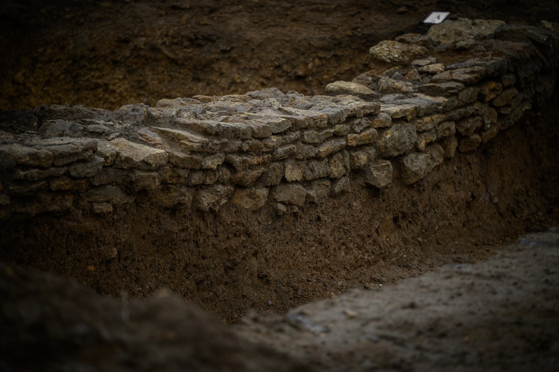 Roman wall, Blackgrounds, South Northamptonshire-15: Image of a roman wall, uncovered during the archaeological excavation of a wealthy Roman trading settlement, known as Blackgrounds, in South Northamptonshire. 

Tags: Archaeology, Roman, Northamptonshire, Phase One, History, Heritage