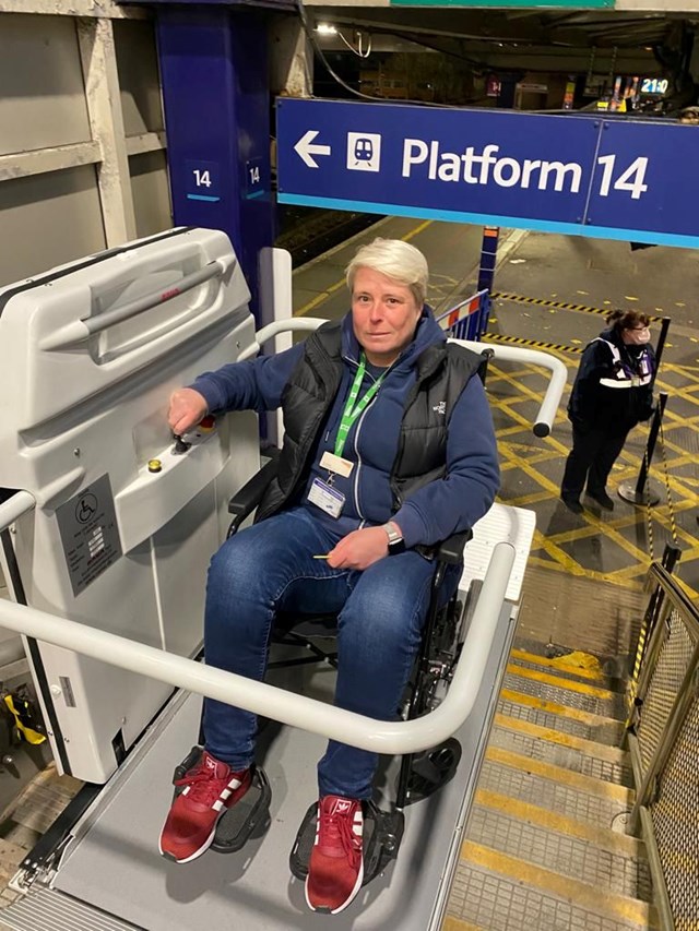Temporary stairlift in action to platforms 13 and 14 at Manchester Piccadilly-2