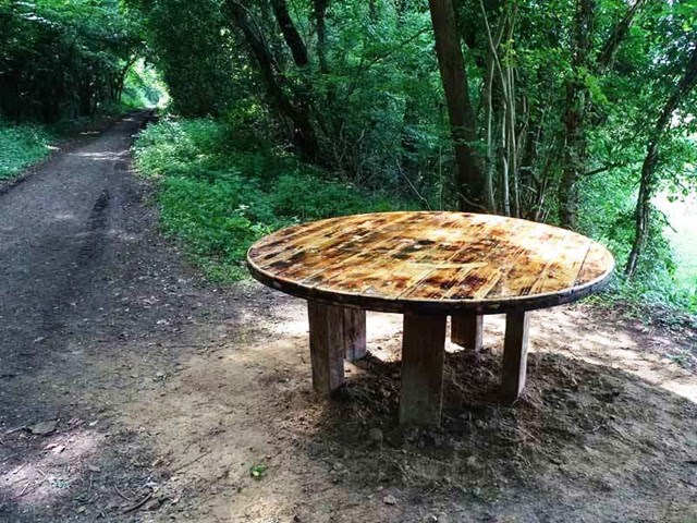 Coombe valley nature: The Kier PSU team undertook a commitment to enhance a 1.5-mile stretch of disused railway within Combe Valley Countryside Park, for local walkers.