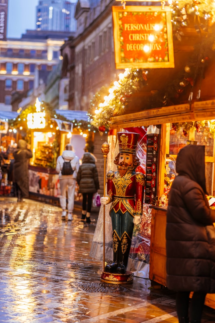 Christmas Market 2 - Tom Martin 2023: Visitors can expect a variety of foods such as German bratwurst, fluffy Dutch pancakes and Yorkshire pudding wraps. Anyone looking to do some shopping can also find handcrafted goods and bespoke artisan products like handcrafted knitwear and jewellery. Photo credit: Tom Martin