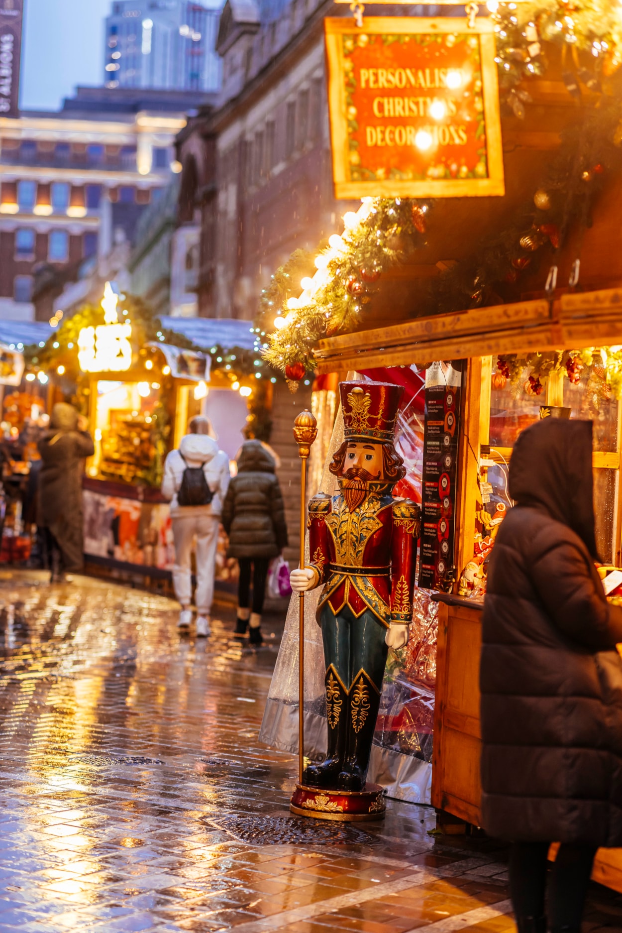 Christmas Market 2 - Tom Martin 2023: Visitors can expect a variety of foods such as German bratwurst, fluffy Dutch pancakes and Yorkshire pudding wraps. Anyone looking to do some shopping can also find handcrafted goods and bespoke artisan products like handcrafted knitwear and jewellery. Photo credit: Tom Martin